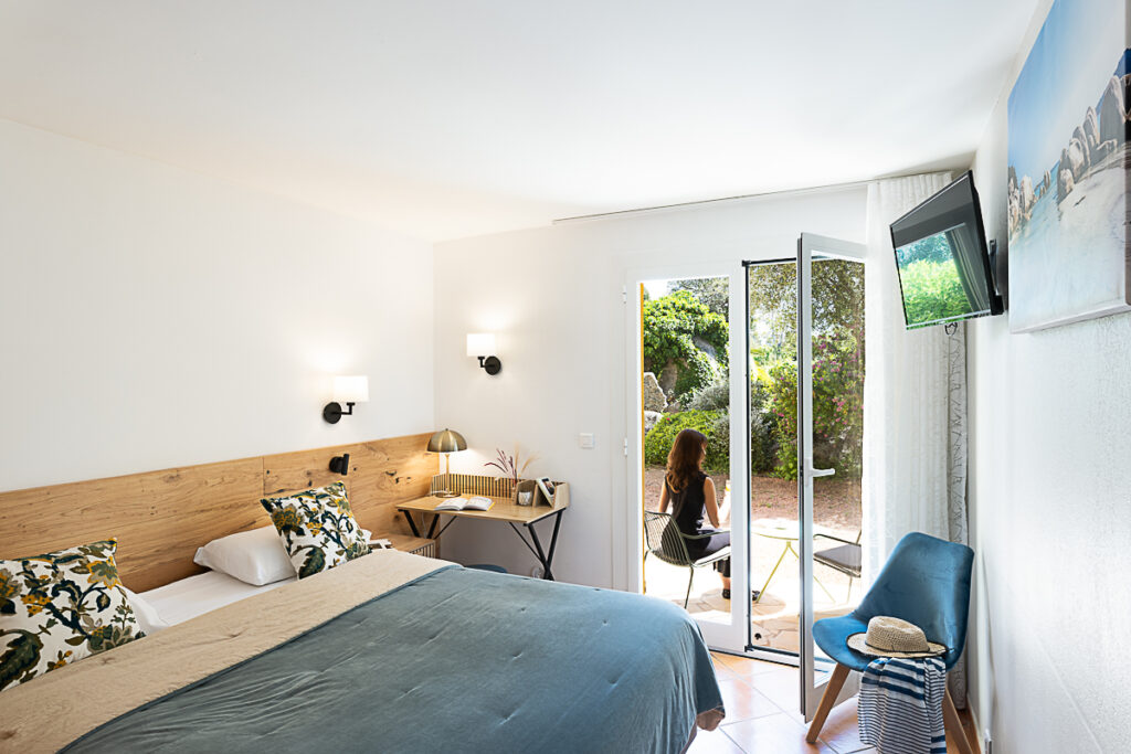 Chambre standard Hôtel San Giovanni Porto-Vecchio terrasse avec vue sur le jardin
